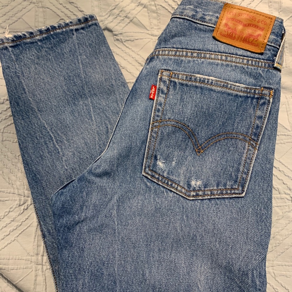 LEVIS WOMEN’S JEANS
